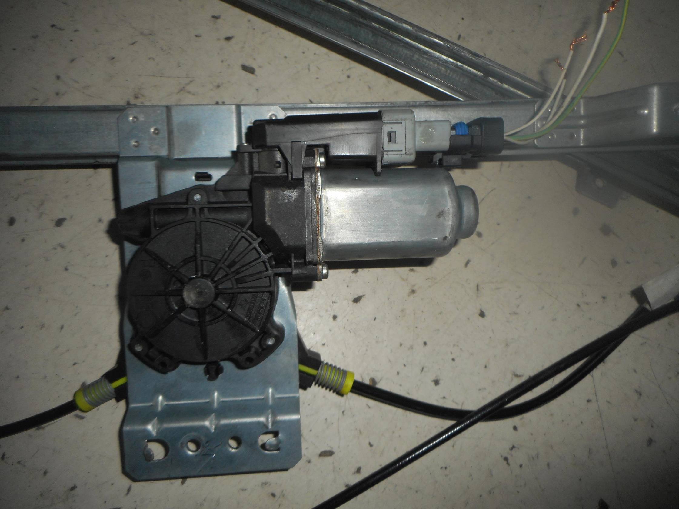 Alzacristallo elettr. porta ant. sx.